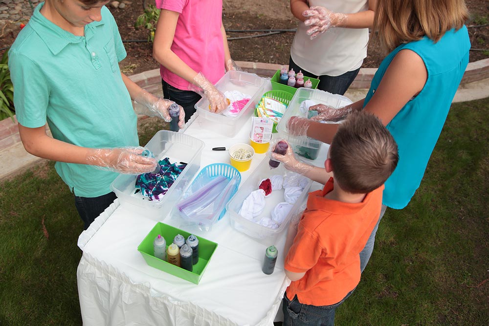 Tie Dye Your Summer Throw a Tiedye Party