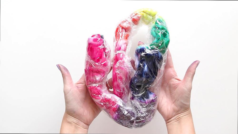 Make Your Own Rainbow Tie-Dye Leggings - wrap in plastic