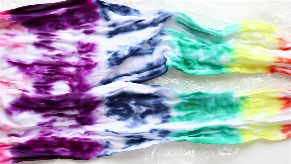 Make Your Own Rainbow Tie-Dye Leggings - launder
