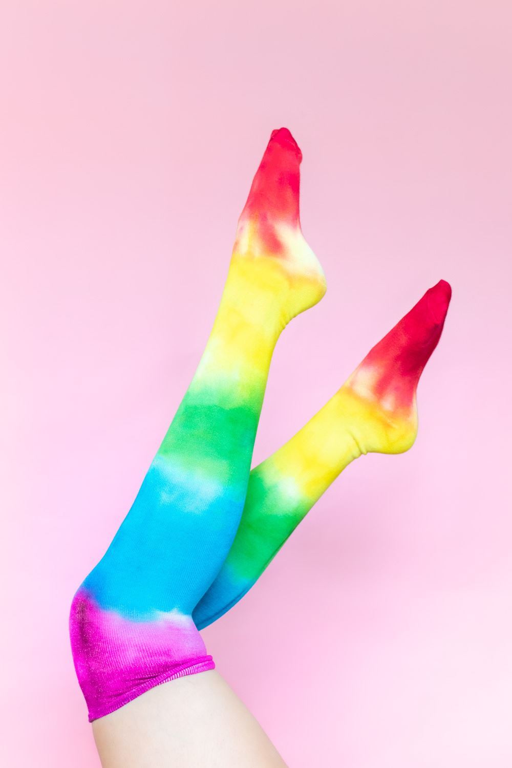 How to tie dye socks in a rainbow pattern