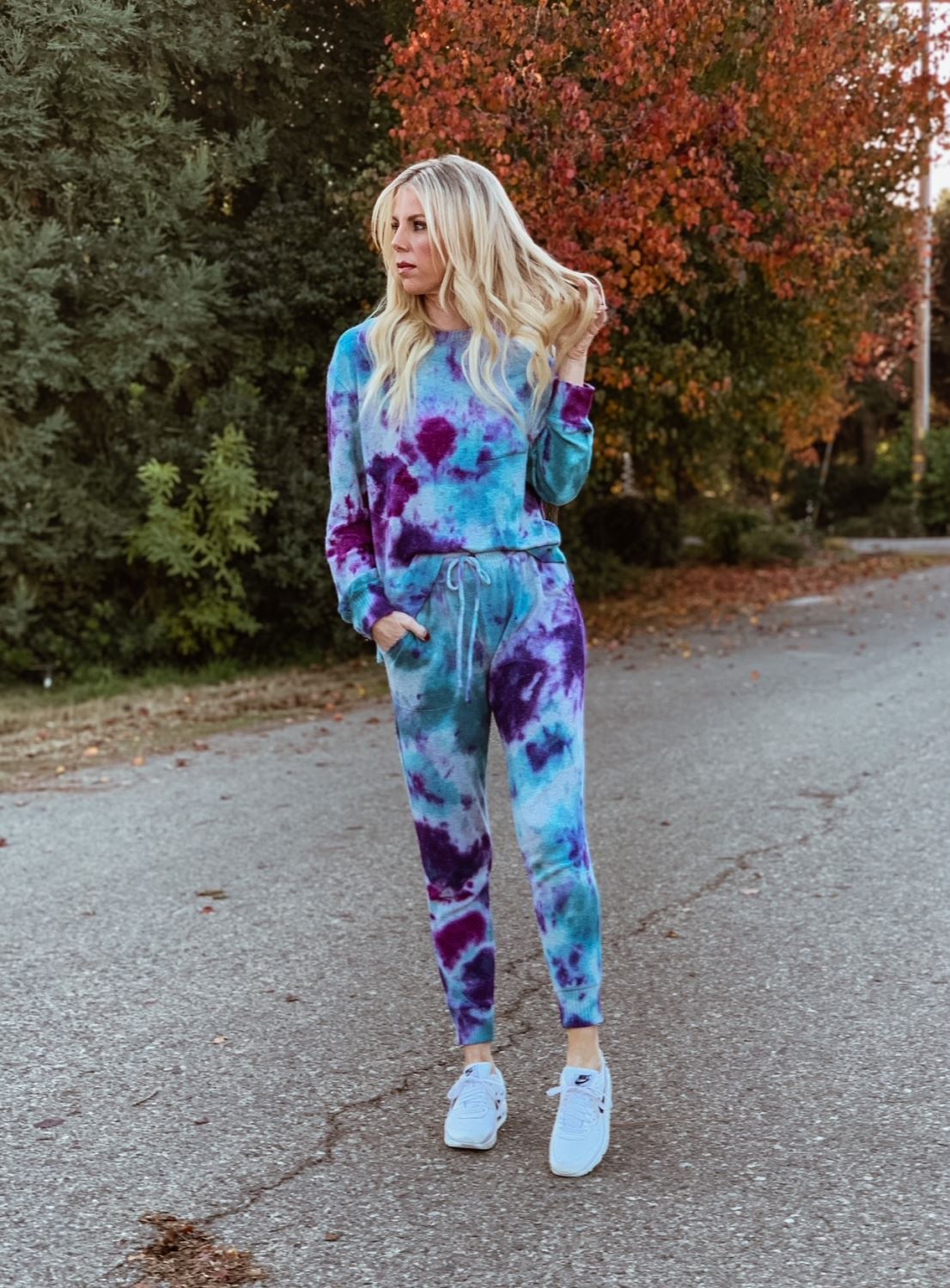 Street Trend: Tie-Dye Jogging Suit