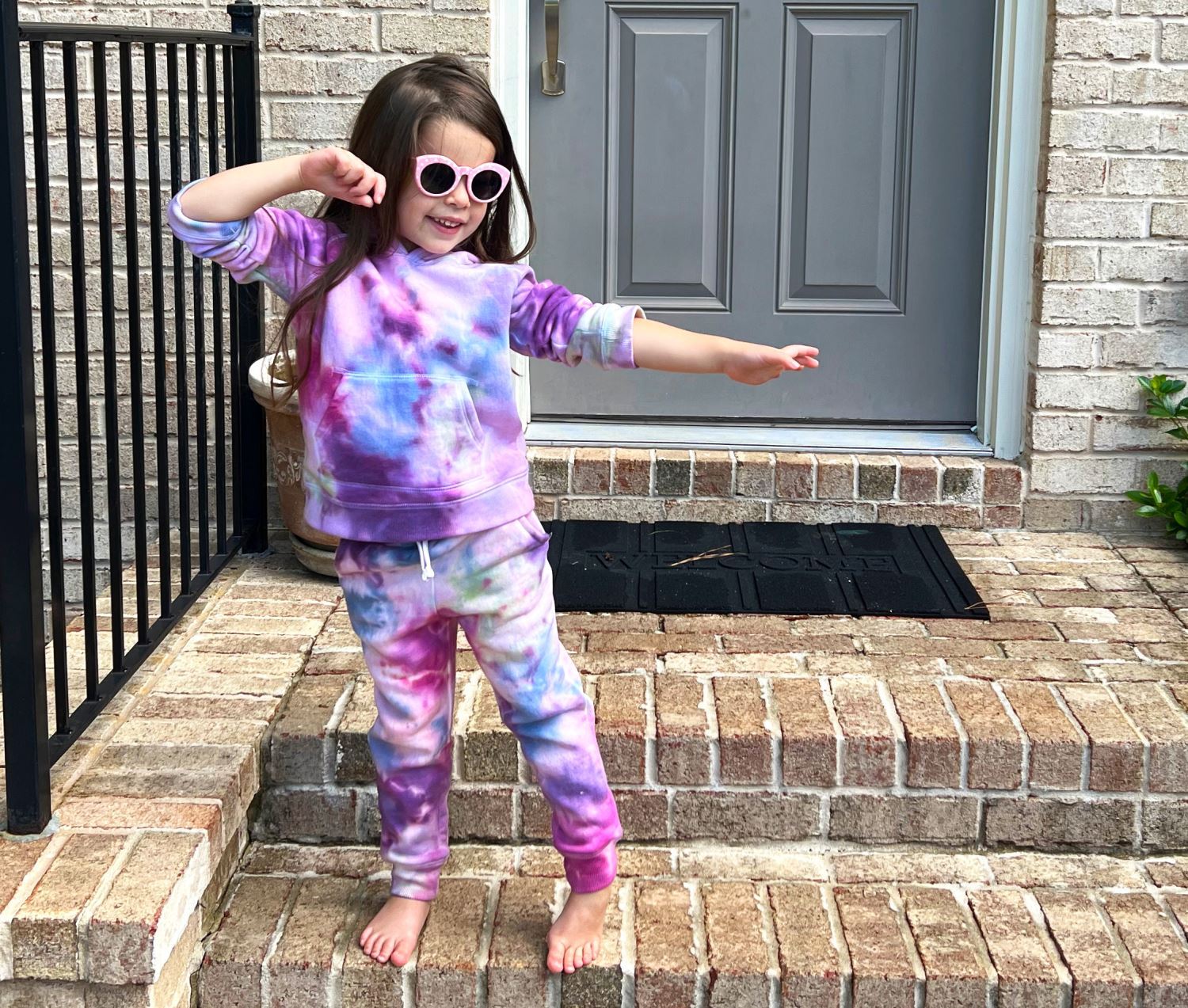 Completed kids’ tie-dye sweatsuit